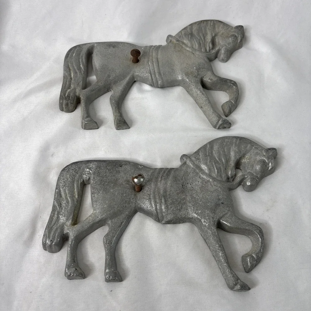 Vintage Cast Metal Horse Wall Barn Gate Door Plaques Set Of‎ 2 Silver Decorative